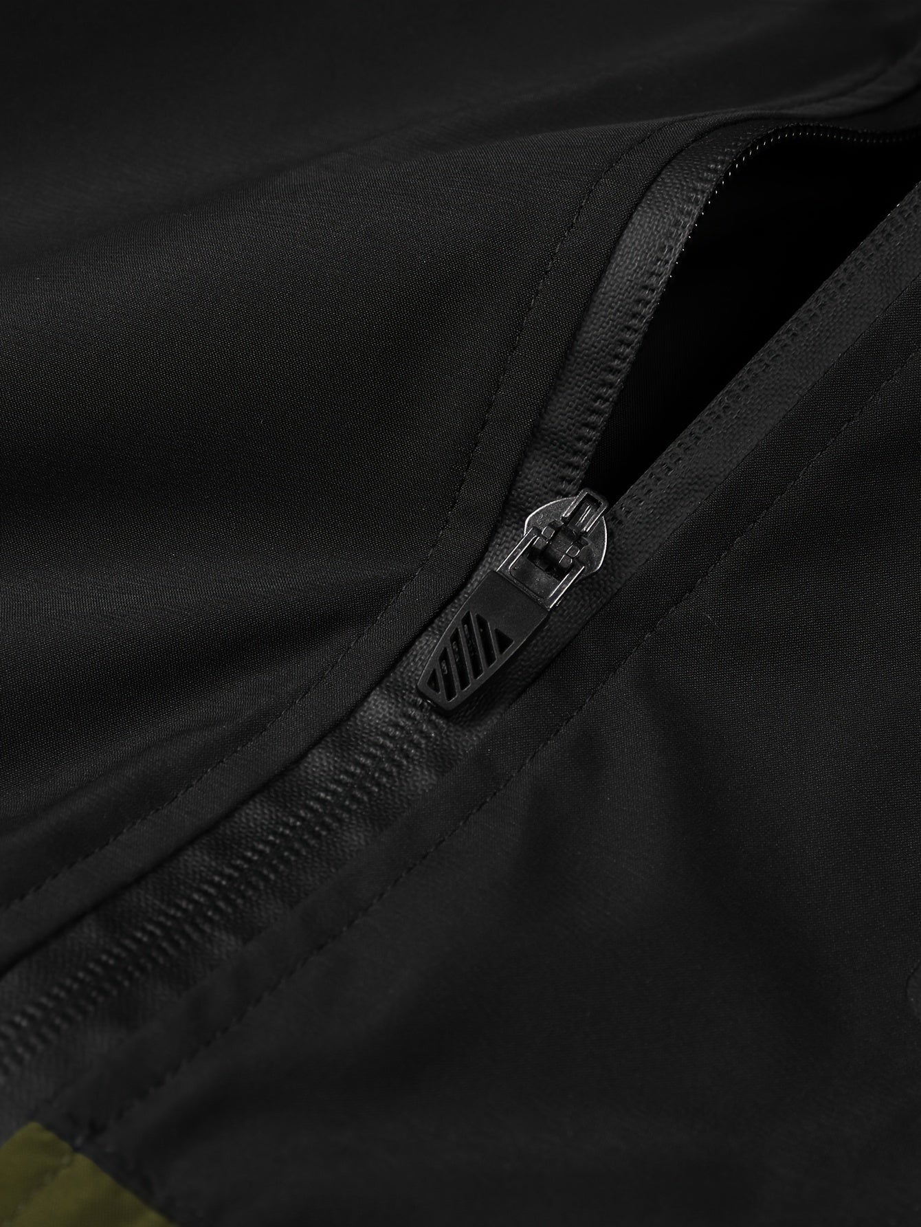 Men's Windproof Jacket with Zipper and Multiple Pockets