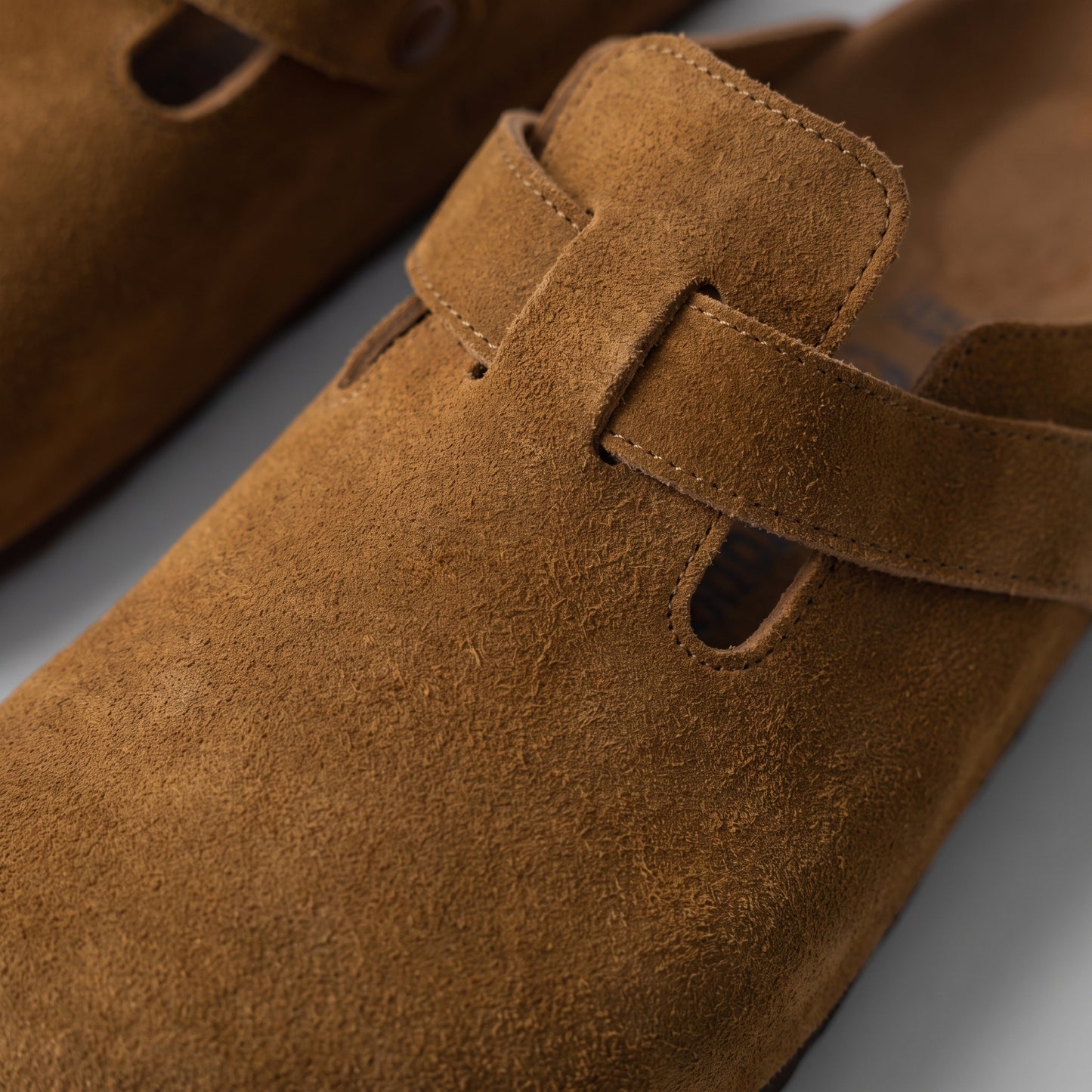 Unisex Adjustable Buckle Clogs