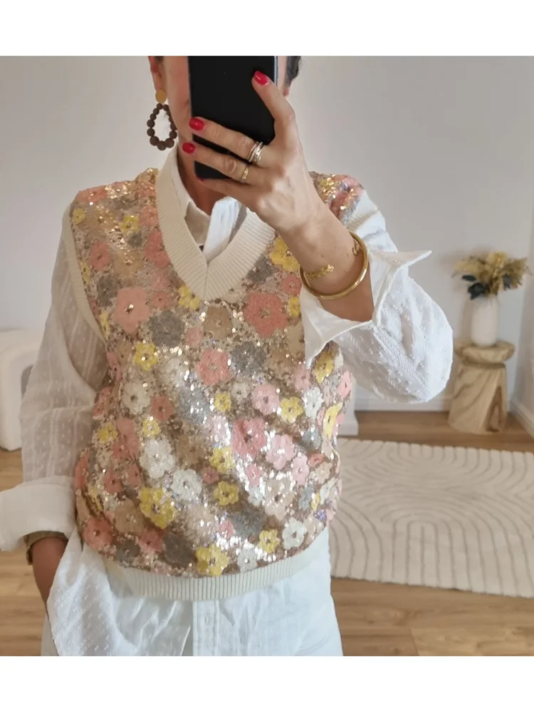 Women's Knitted Sweater Vest with Dahlia Flower Design