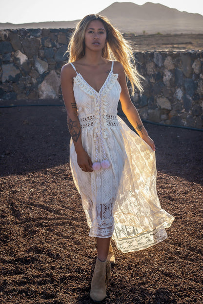 Women's Lace Maxi Dress with Flowing Silhouette