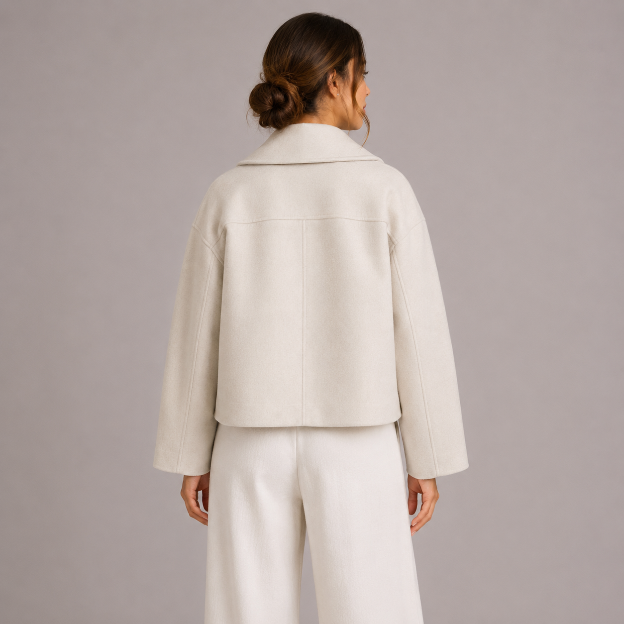Women's Minimalist Fitted Jacket with Structured Silhouette