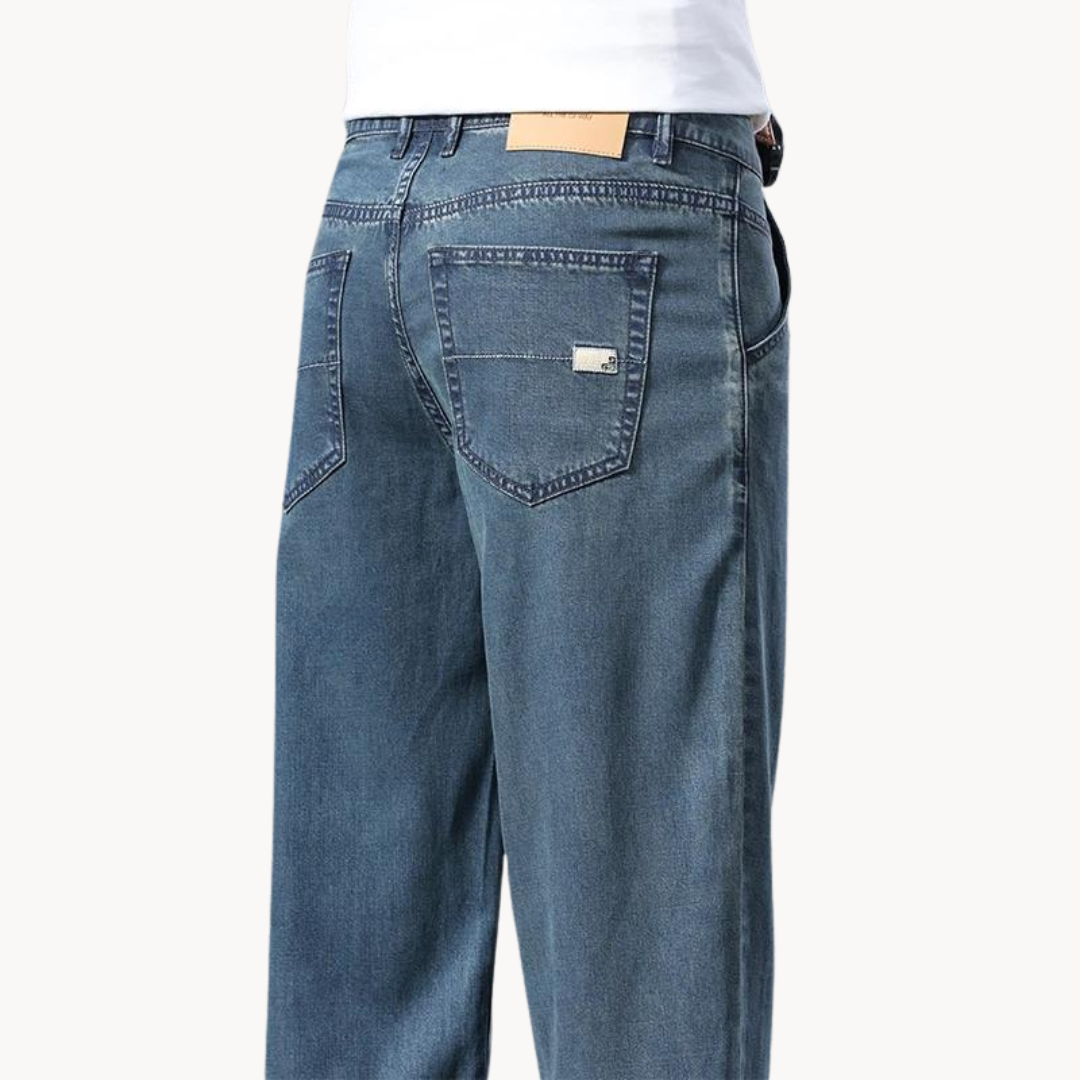 Women's Relaxed Fit Straight Leg Jeans